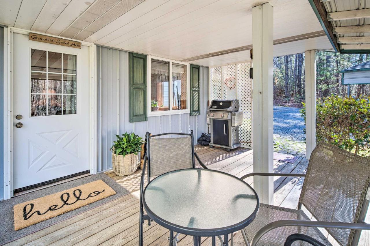 Penrose Home With Covered Deck And Fire Pit! Экстерьер фото